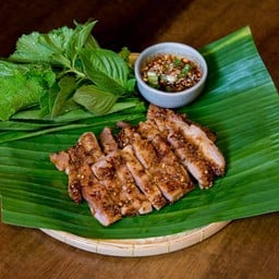 หมูร้องไห้เด้อ   Moo Rong Hai Der