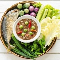 ชุดน้ำพริกกะปิปลาทูทอด 1 ตัว พร้อมผักสดเลือกได้