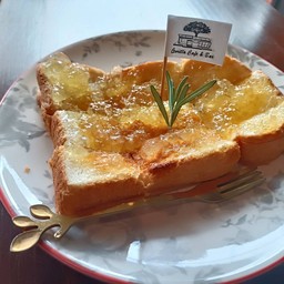 ขนมปังแยมสับปะรด