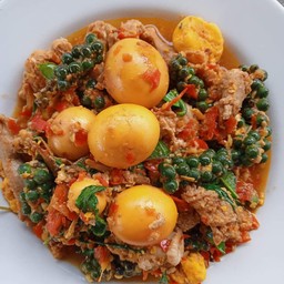 ผัดเผ็ดพวงไข่อ่อน