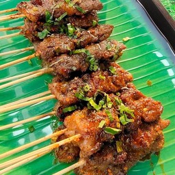 ไก่ย่างหมูย่างข้าวเหนียวอิ่มจัง