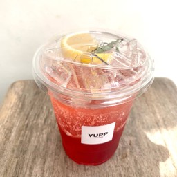 สตรอว์เบอรี่ โซดา