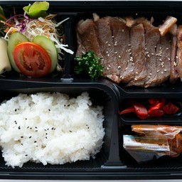 ชุดเนื้อสันนอกย่างซอสเทริยากิ