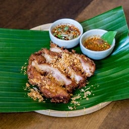 สะโพกไก่ทอดเด้อ Sa Poak Gai Tod Der