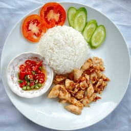 ทอดกระเทียมราดข้าว