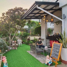 60 บ้าน ตำ-ยำ-แซ่บ & คาเฟ่ คันทรี โฮม เลค แอนด์ พาร์ค ศรีราชา