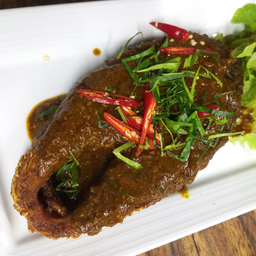 ปลาราดเครื่องแกง