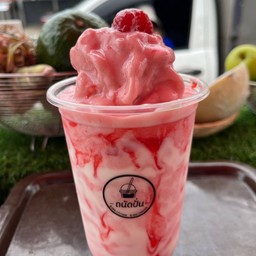 สตอเบอรี่สมูทตี้โยเกิร์ต