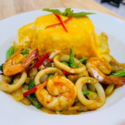ข้าวกะเพราทะเล+ไข่ข้น