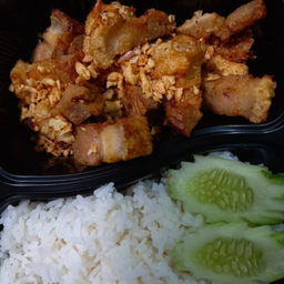 ข้าวราดกระเทียมพริกไทย