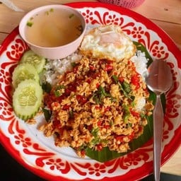 กะเพราไก่สับ+ไข่ดาว