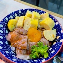 ข้าวหน้าเนื้อวากิวไข่ดองน้ำปลา