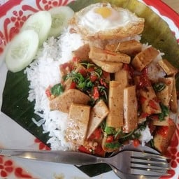 กะเพราหมูยอ+ไข่ดาว