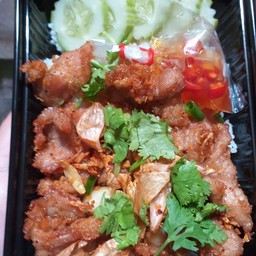 หมูทอดกระเทียมราดข้าว