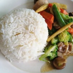 ผัดผักรวมหมู ราดข้าว