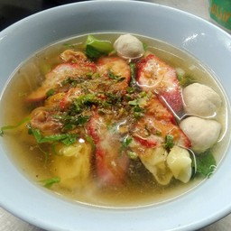 บะหมี่เกี๊ยวหมูเเดง&ข้าวมันไก่เจ๊อุ้ม