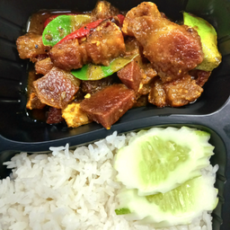 ข้าวราดเครื่องแกง