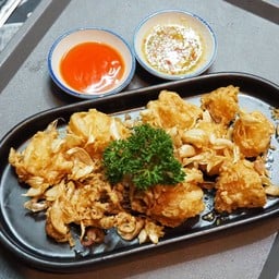 ปลาหมึกไข่ทอดกระเทียม