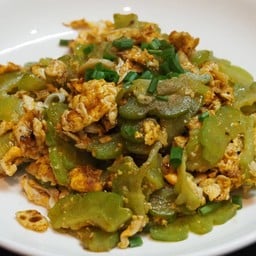 มะระผัดไข่