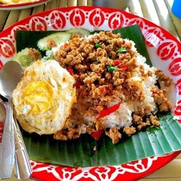 กะเพรา หมูสับ+ไข่ดาว
