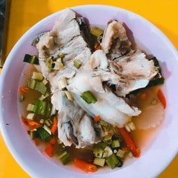 ชายสี่ บะหมี่เกี๊ยว โลตัสปากแรต