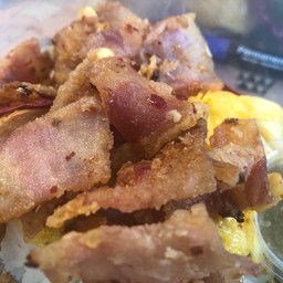 ข้าวเบคอนคั่วพริกเกลือ+ไข่นุ่ม