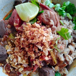 หมี่ขาวน้ำเงี้ยวเลือดจุกๆ+หมูสับ
