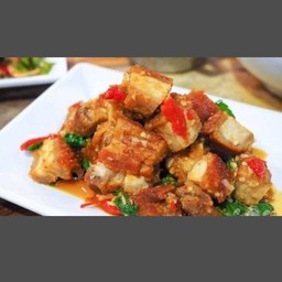 กะเพราหมูกรอบ