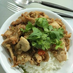 ข้าวหมูกระเทียม