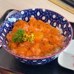 ข้าวหน้าแซลมอนสับโรยพริกนานามิ