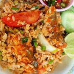 ข้าวผัดปลากระป๋อง