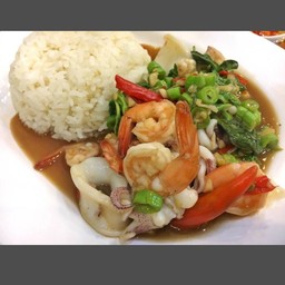 กะเพรากุ้งหมึก