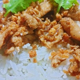 ข้าวไก่ทอดกระเทียม