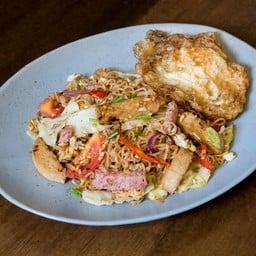 ผัดมาม่าล้างตู้เย็น Pad Mama Lang Tu Yen