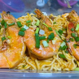 ผัดมาม่ากุ้ง ซอสไข่เค็ม