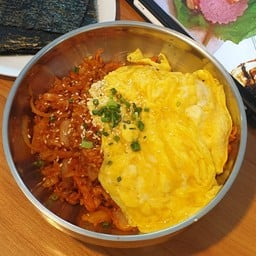กิมจิบกกึมบับ 김치 볶음밥