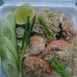 ข้าวผัดกุ้งใส่คะน้า