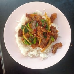 ผัดพริกแกงราดข้าว