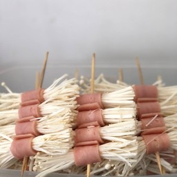 แฮมไก่พันเห็ดเข็มทองย่างเนย