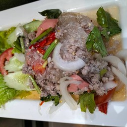 ยำวุ้นเส้นหมูสับไส้กรอก