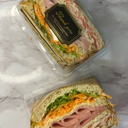 เเซนวิชกล่องทะลักก🥪 by P’pob  -