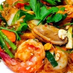 สุกี้แห้งรวมมิตรทะเล