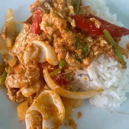 ข้าวราดผัดผงกะหรี่
