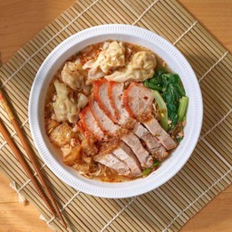 บะหมี่ เกี๊ยว หมูแดง หมูกรอบ ต้มยำ