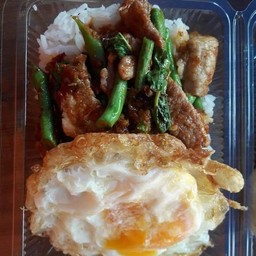 พริกแกงหมูใข่ดาว