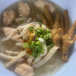 ก๋วยจั๊บอุบลตีนไก่