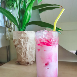 นมชมพูเย็น