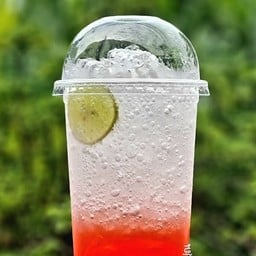 สตอเบอรี่อิตตาเลี่ยนโซดา