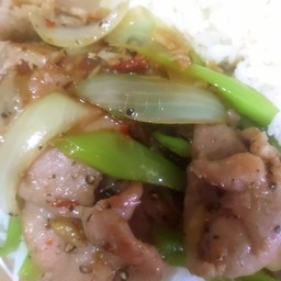 หมูผัดพริกหยวกพร้อมข้าว