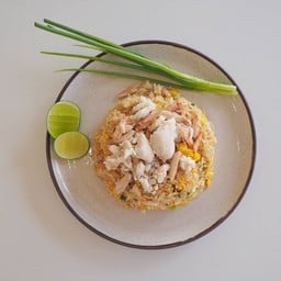 ข้าวผัดปู เนื้อย่าง ปลาทู Ladkrabang